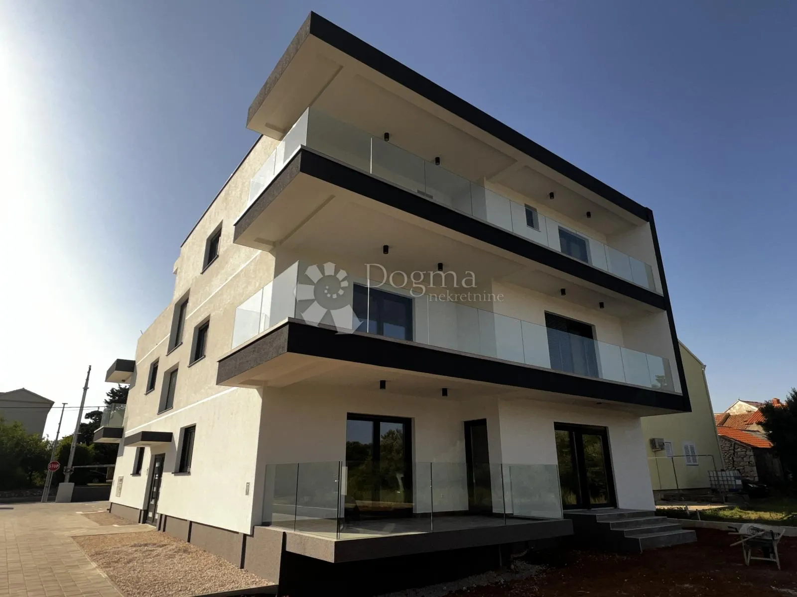 PRIVLAKA CENTAR PRODAJE SE APARTMAN A4 OD 98,84 m2 - cover