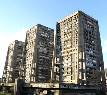 Prostran obiteljski stan u legendarnim Raketama – 107 m2 - cover