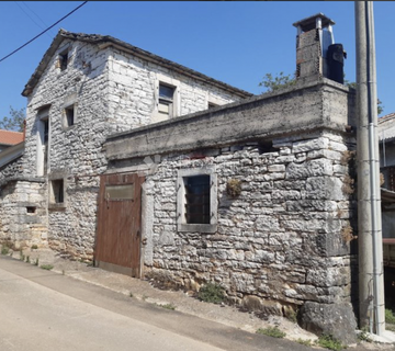 Kamena kuća za renovaciju u Pilatima - cover