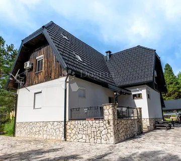 PLITVICE, kuća koja plijeni svojom ljepotom i toplinom - cover