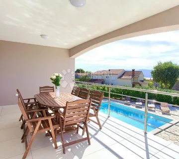 VILA S BAZENOM KUĆA - cover