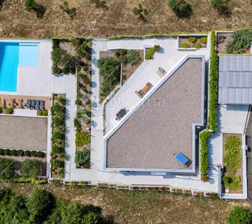 MODERNO opremljena VILLA  s bazenom i panoramskim pogledom na Kvarner - cover