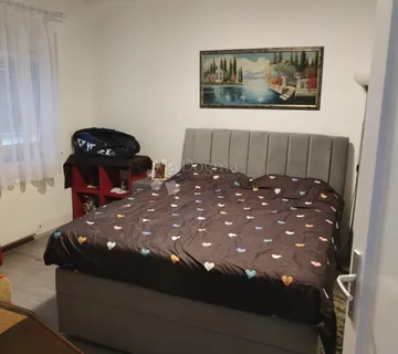 TOP PRILIKA! Sjajan stan u centru Đurđenovca! - cover