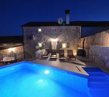 ROVINJ- okolica: Čarobna kamena vila s bazenom - cover