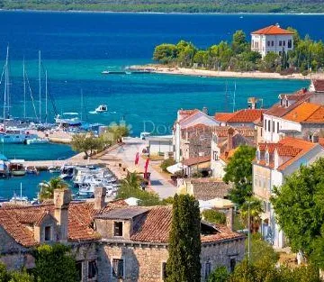 Povijesna kamena kuća, prvi red do mora, Zlarin - cover