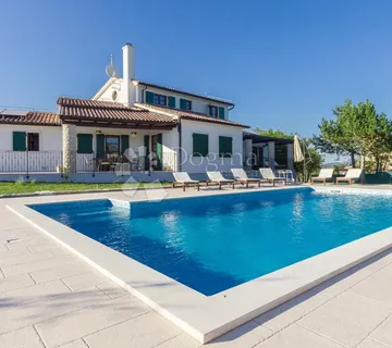 Elegantna vila u Istri – spoj tradicije, komfora i vrhunske lokacije - cover