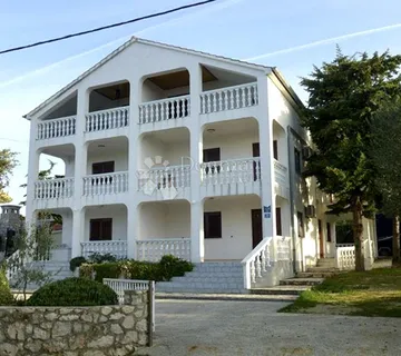 APARTMANSKA KUĆA- 11 APARTMANA, VELIKE TERASE, MORE, PRIVATNOST I TOP INVESTICIJA - cover