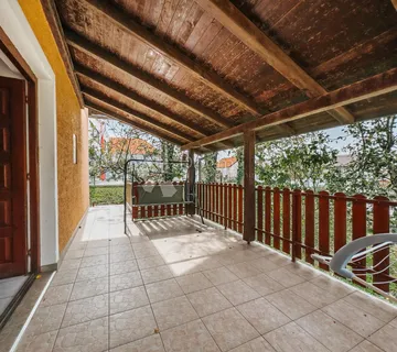 Kloštar Ivanić - krasno imanje sa tri objekta - cover