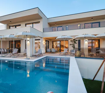 Villa s bazenom- Maslenica - cover