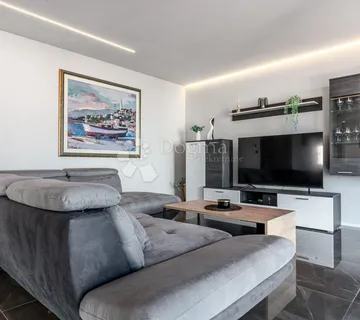 Krimeja – suvremeni trosobni stan s pogledom na more - cover