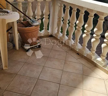 Apartmanska kuća u Pakoštanima - cover