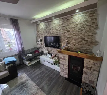 Uređena kuća s bazenom i poslovnim prostorom – odlična lokacija uz jezero! - cover