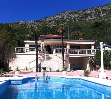 Luksuzna vila u idiličnom okruženju - cover