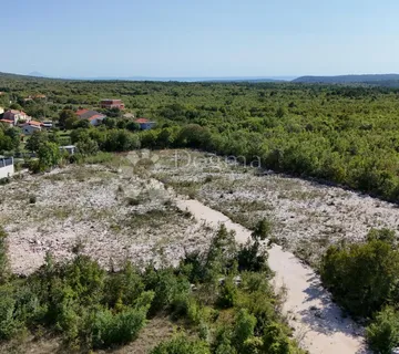 GRAĐEVINSKO ZEMLJIŠTE S DOZVOLOM 3 KM OD MORA! - cover