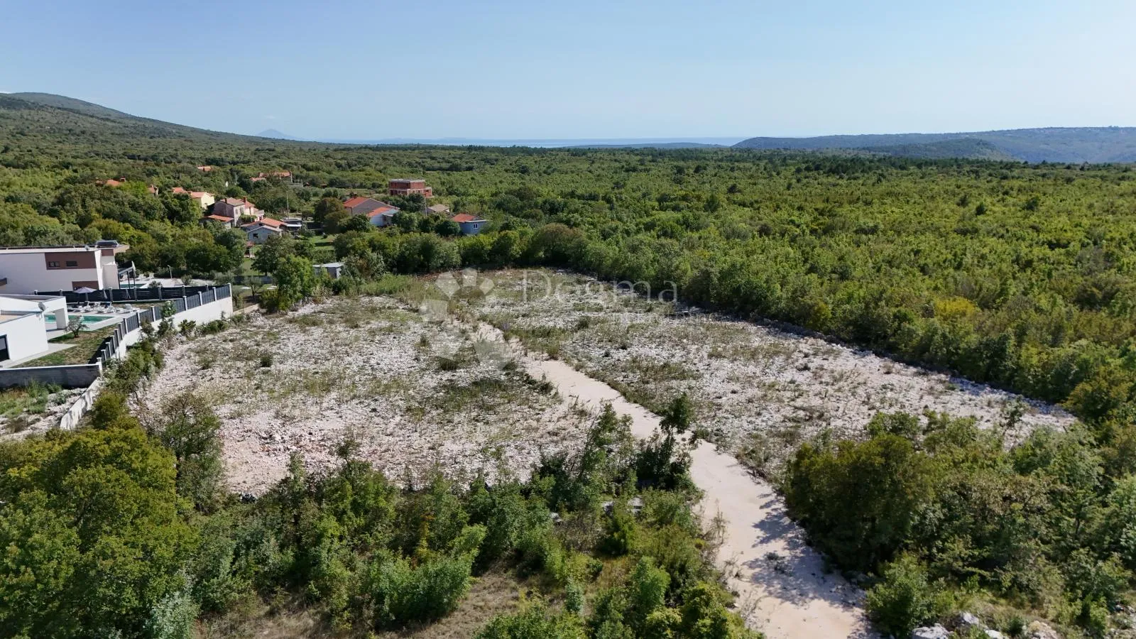 GRAĐEVINSKO ZEMLJIŠTE S DOZVOLOM 3 KM OD MORA! - cover