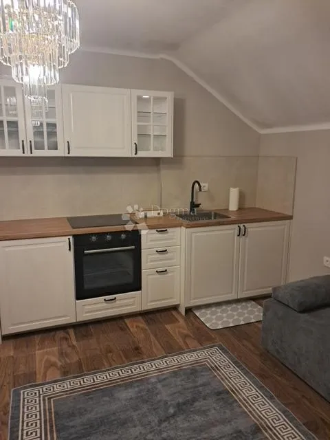 Atraktivni novoadaptirani stan u vili, centar Opatije - cover