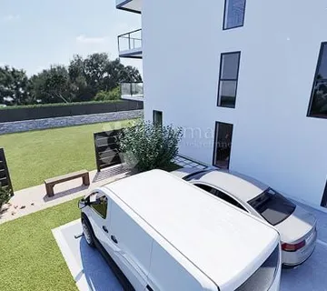 Peroj - prekrasan stan u prizemlju s dvorištem - cover