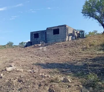 Kamena kuća za adaptaciju i zemljište u miru Ravnih kotara - cover