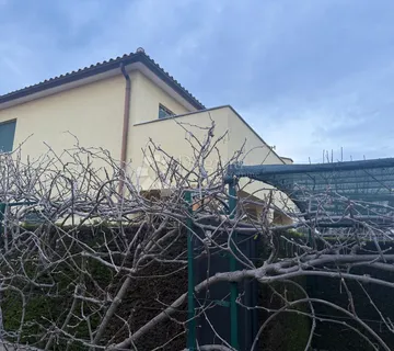 Dvoetažni stan s pogledom na more - cover