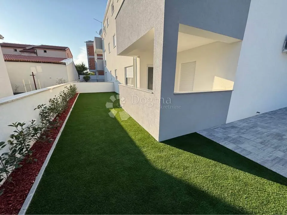 PRODAJE SE APARTMAN U PRIZEMLJU NOVOGRADNJA VIR - cover