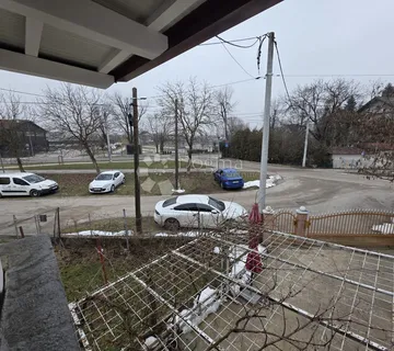 Uređena kuća s bazenom i poslovnim prostorom – odlična lokacija uz jezero! - cover