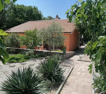 OTOK KRK - KUĆA ZA MIR I PRIVATNOST - cover