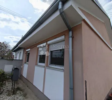 Šarmantna kuća s dvorištem i parkirnim mjestima - cover