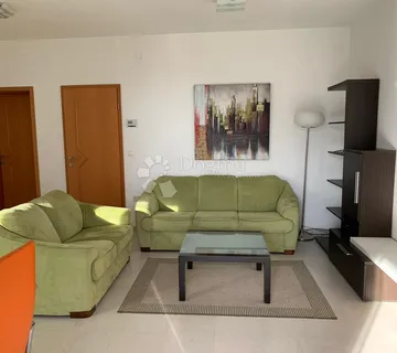 Lijepi dvosobni stan na Drenovi - cover