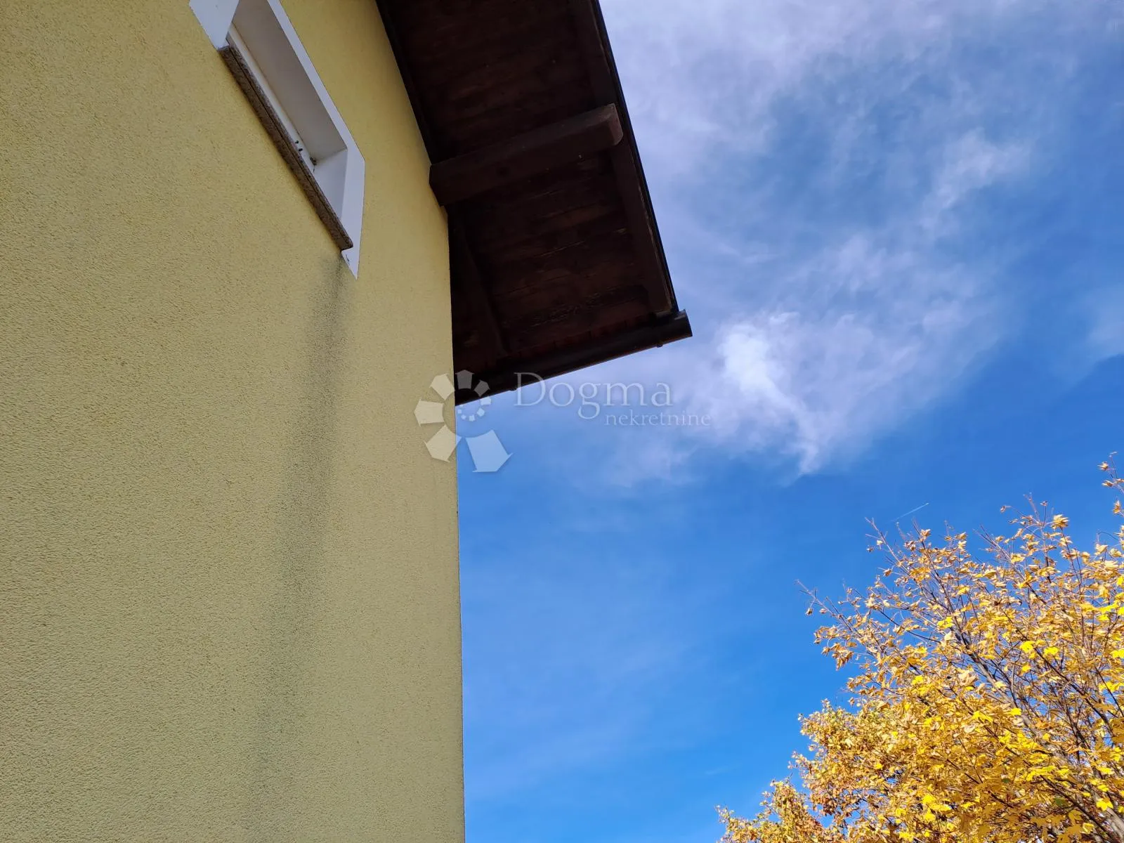 Kuća s hektarom, legalizirana, bez susjeda i uz potok - cover