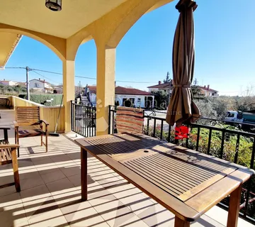 Kuća s 2 stana u Galižani - pogled na more i Pulu - cover