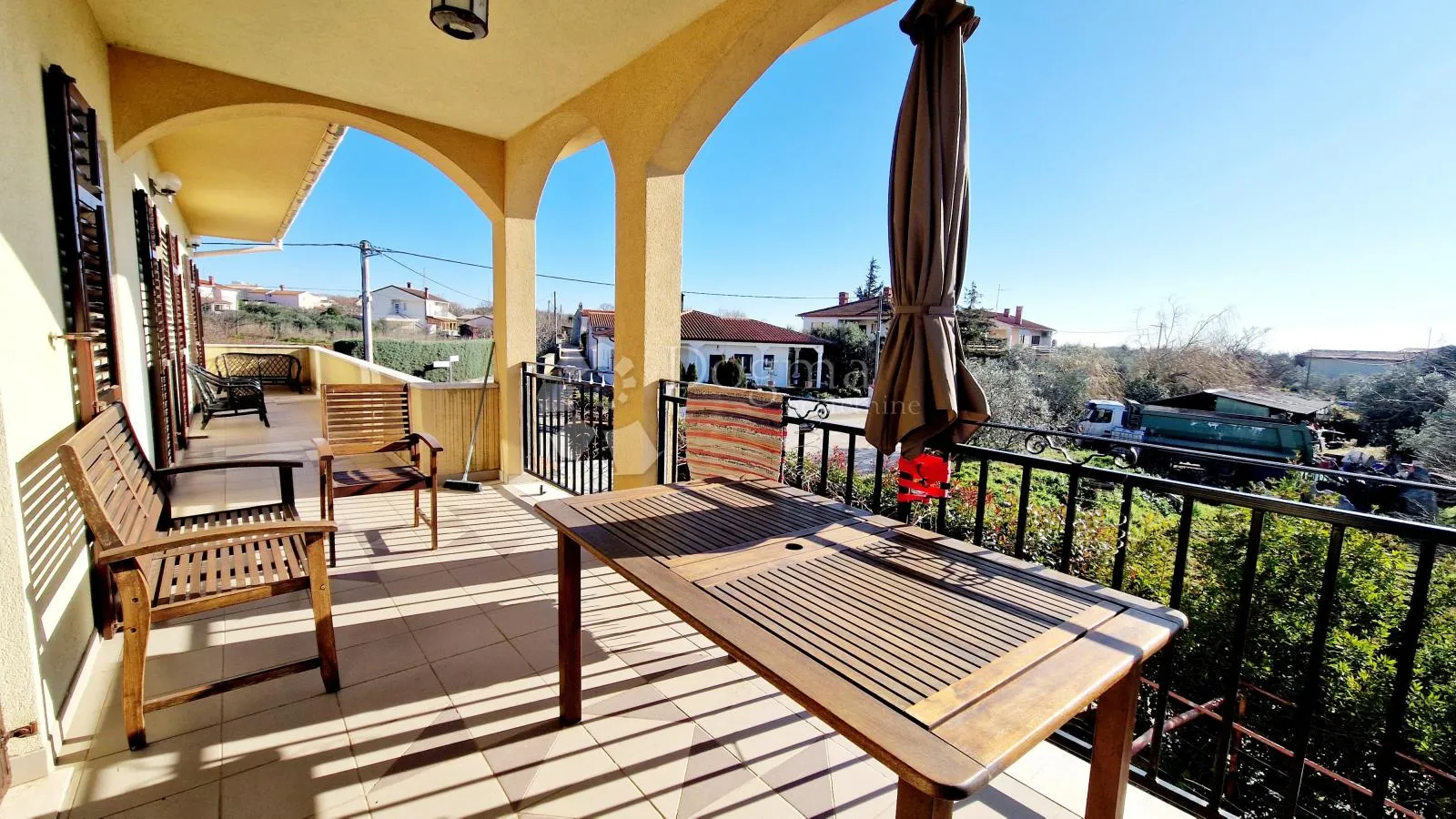 Kuća s 2 stana u Galižani - pogled na more i Pulu - cover