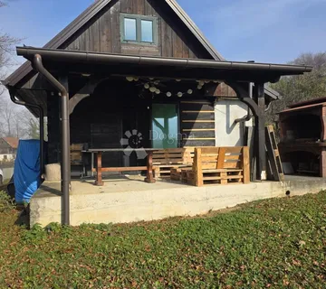 Romantična kuća u prirodi - cover