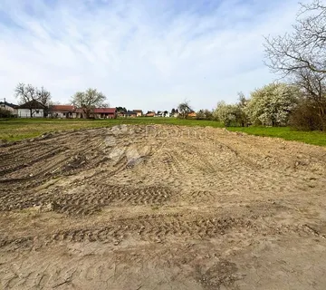 Mirna lokacija, odlična povezanost - zemljište spremno za gradnju - cover