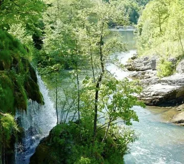 PRODAJE SE GRAĐEVINSKO ZEMLJIŠTE SLUNJ - cover
