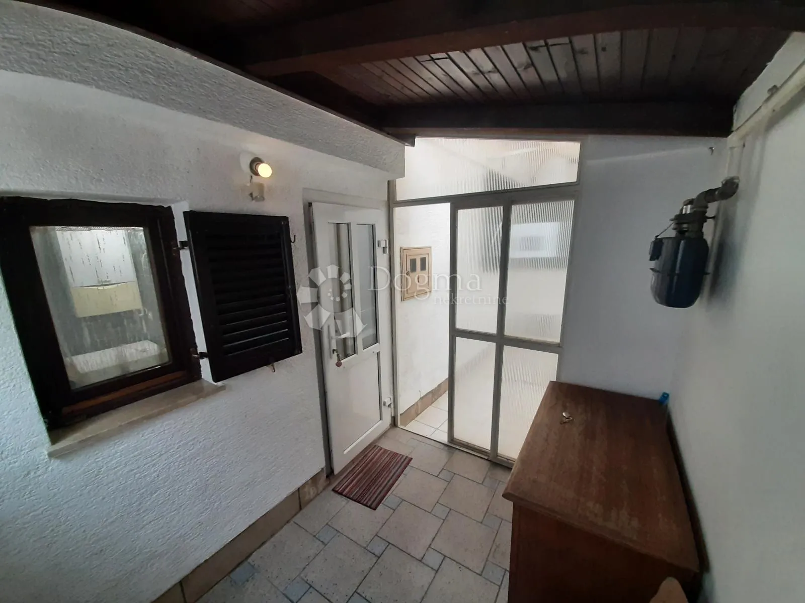 DVA STANA U JEDNOM - TERASA, PARKING, TOP KVART, TREŠNJEVKA! - cover