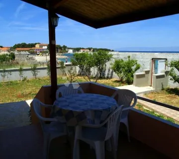 Ugljan - Kuća 1. red do mora (20 m) - cover