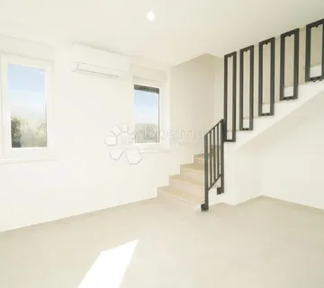 POREČ (okolica)- dvoetažni stan sa 3SS i velikom terasom - cover