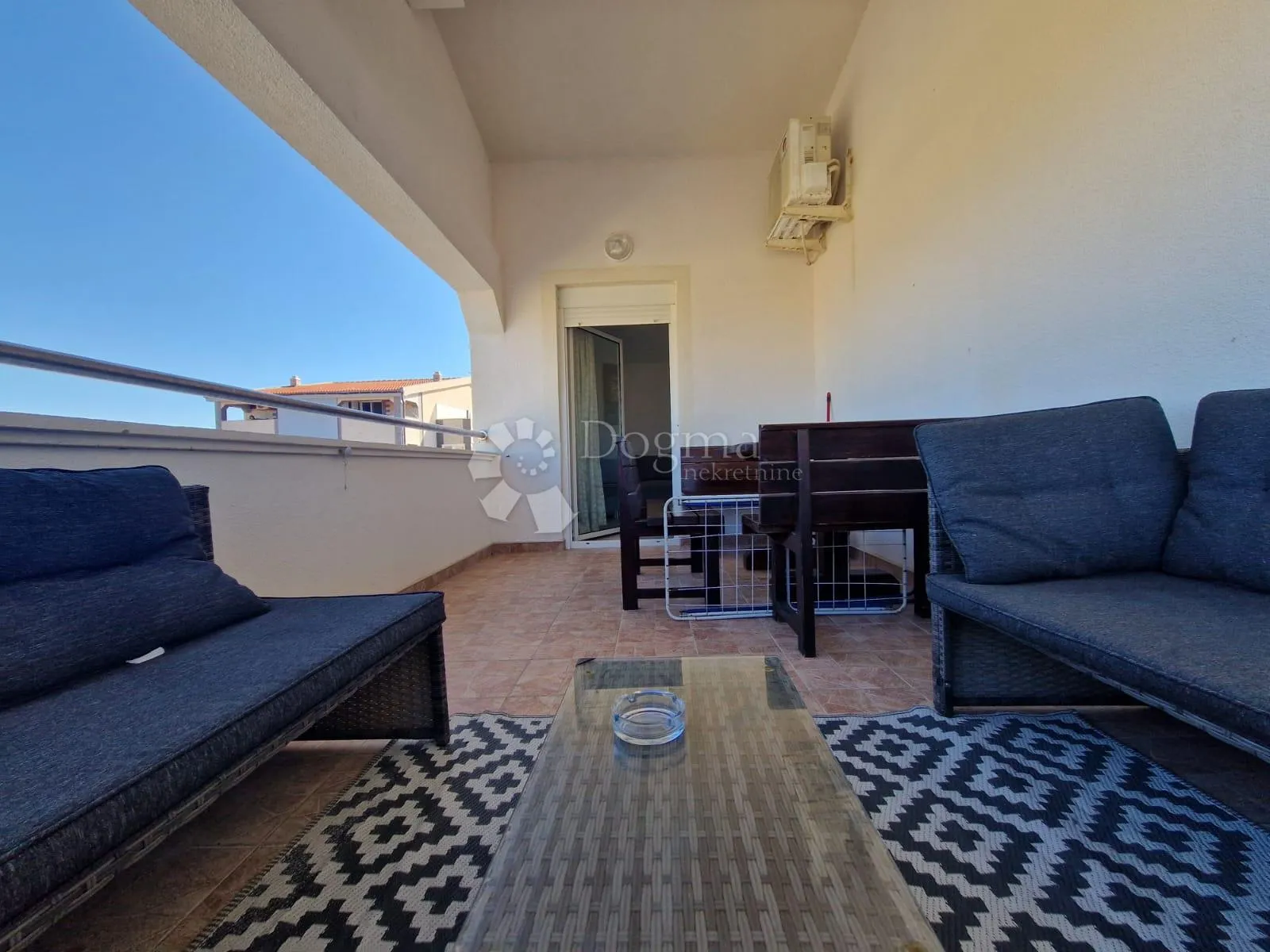 DVA APARTMANA S POGLEDOM NA MORE 100M OD PLAŽE TAX FREE - cover