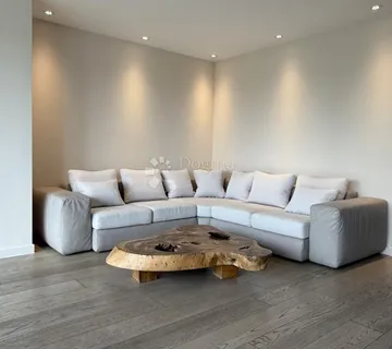 LUKSUZAN STAN ODMAH UZ MORE ZADAR - PRESTIŽNA LOKACIJA!! - cover