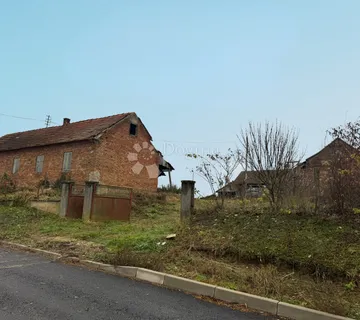 Velika parcela sa starom kućom – prilika u Starčevljanima - cover