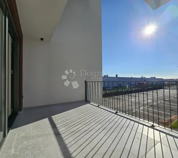 Prostrani jednosobni stan, ostava i parking u cijeni - cover