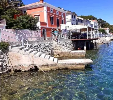 KUĆA ZA UŽIVANJE I TURIZAM - cover