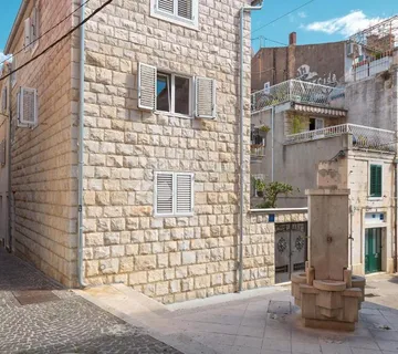 Prime Split Old Town Commercial Space with Basement - cover