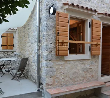 Prekrasna kamena Vila MALI LOŠINJ- SUSAK - cover