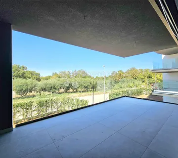 Visokokvalitetna novogradnja s okućnicom, 10 min od mora od mora - cover