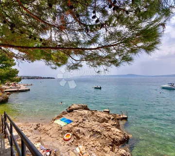 Dugoročni najam stana u Selcu – 72 m², 20 m od mora! - cover