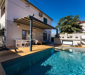  MODERAN  STAN SA BAZENOM MARJAN SPLIT - cover