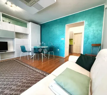 Ugodan apartman u najužem centru Opatije ! Rijetko ! - cover