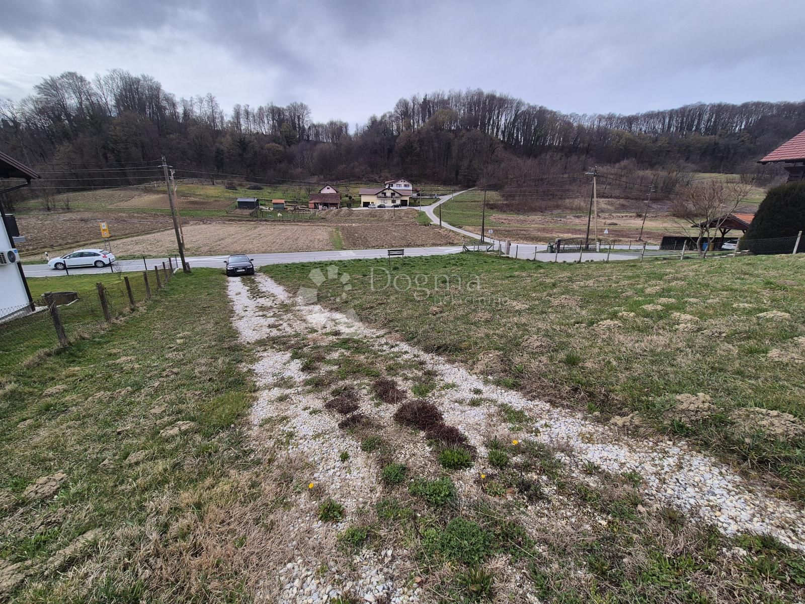 Građevinsko zemljište 1.335m² sa građevinskom dozvolom! - cover