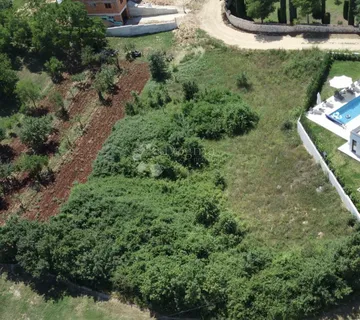 Građevinsko zemljište sa Građevinskom dozvolom, 1065 m2 - cover